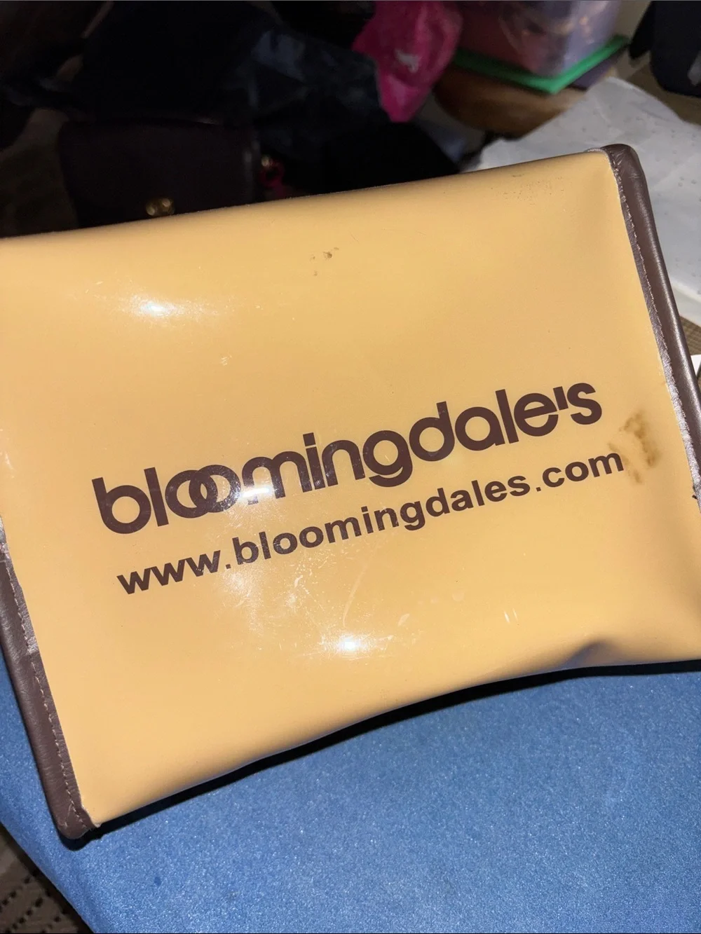 Rare Lunch Bag Crossbody - Picture 9 of 9